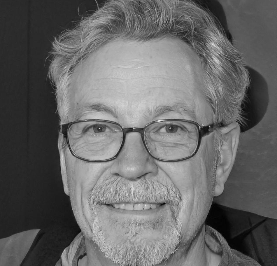 Сергей Тимурович — ведущий аналитик